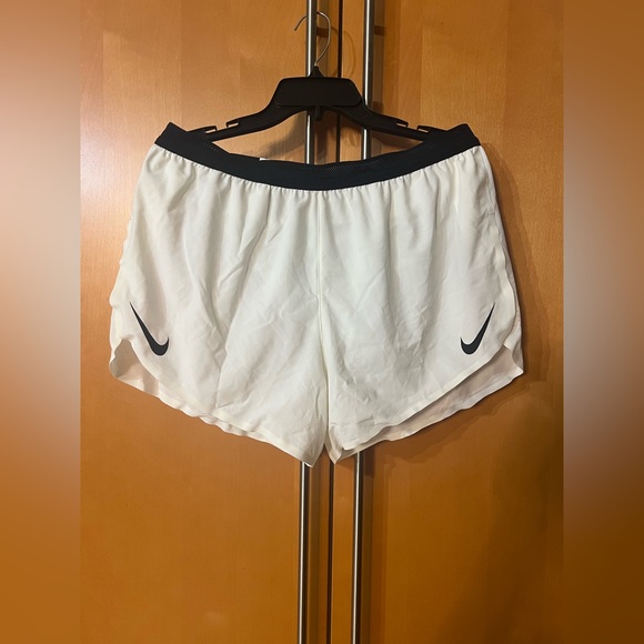 Nike AeroSwift ADV 4" Running Shorts US L White Dri-Fit FN3352-121 - Picture 1 of 3